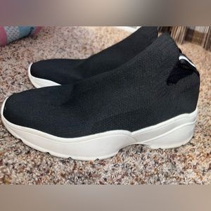 H&M Black + White Slip On Sneakers Size 8